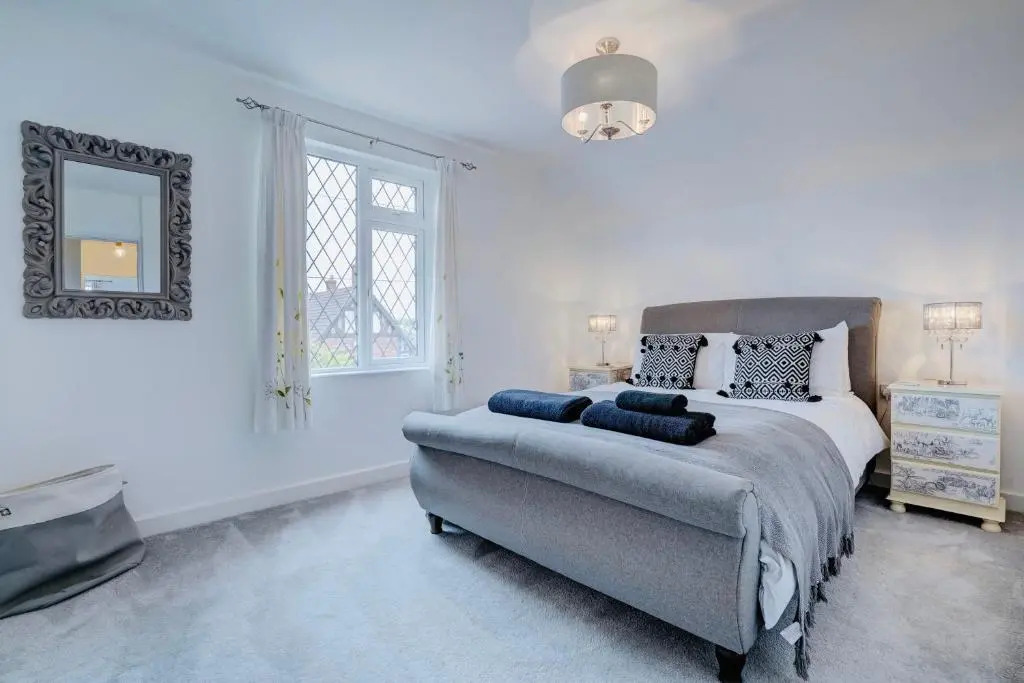 Norfolk Luxe Beach House Sleeps 8 Dog Friendly