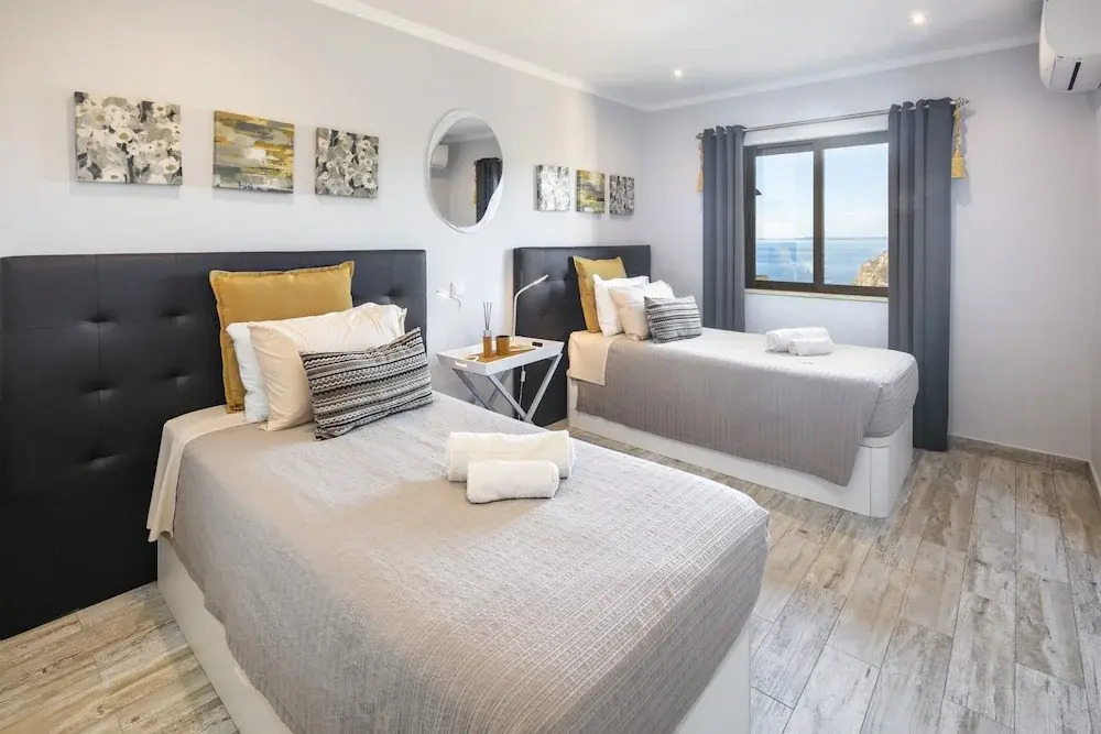 Apartment in Carvoeiro With Terrace