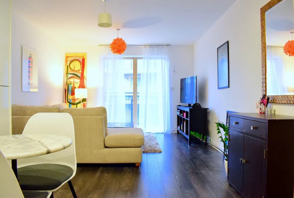 1 Bedroom Flat With Balcony In Camden Town
