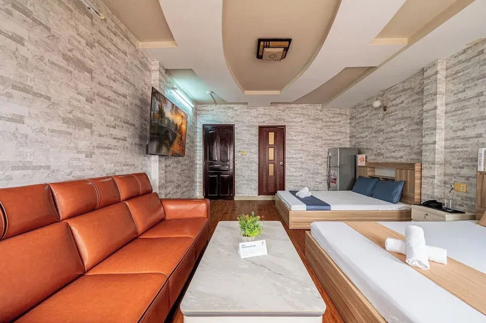 Hoàng Long Hotel By Cozrum