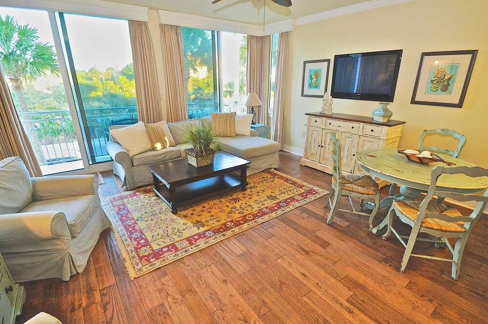 Six Palms 2B 2 Bedroom Condo By Coastal Dreamin