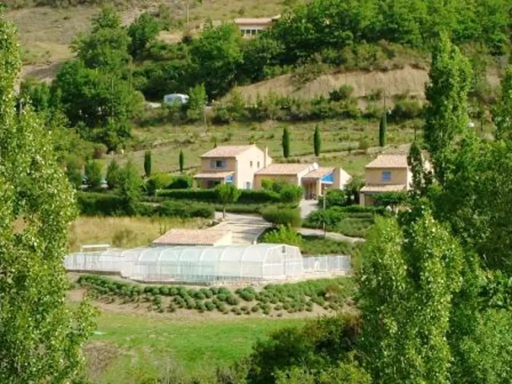 Maison de 2 chambres avec piscine partagee jardin amenage et wifi a La Roche sur le Buis