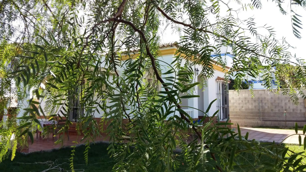 Casa con jardín privado cerca de la playa, para descansar y relajarse
