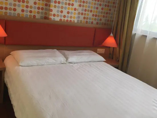Home Inn (Sanya Shangpinjie Avenue)