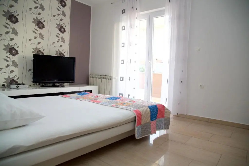 Banić Apartments with pool