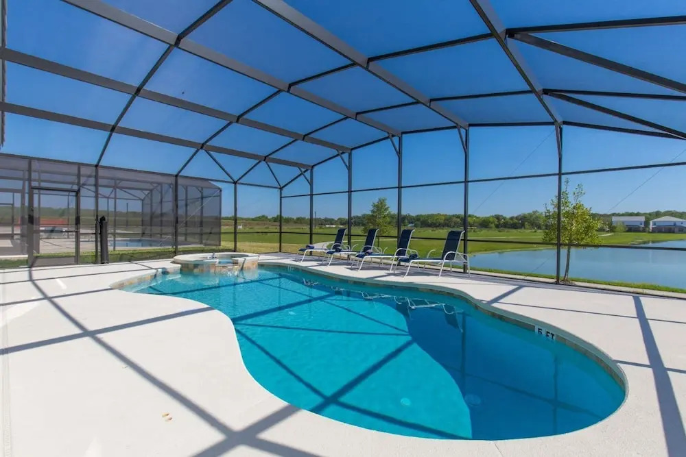 Stunning 4 bed Villa With Modern Decor and a South Facing Pool and spa Overlooking Water - 372