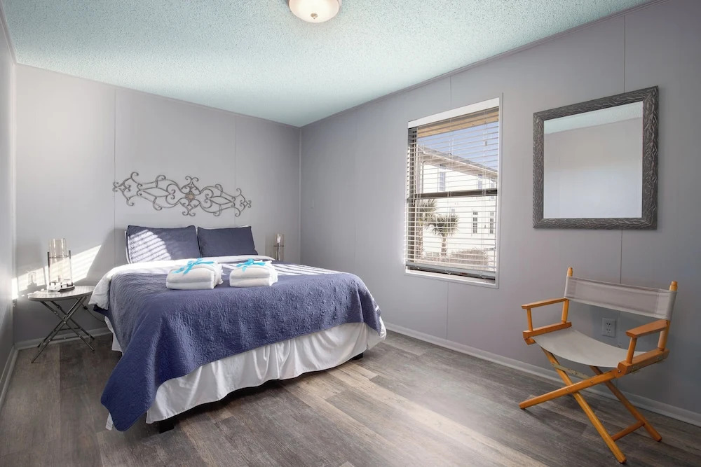 30 Dogwood St. - Canary's Roost