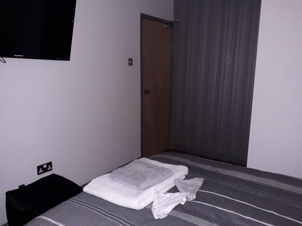 THE NEW Accommodation FREE complimentary breakfast and parking