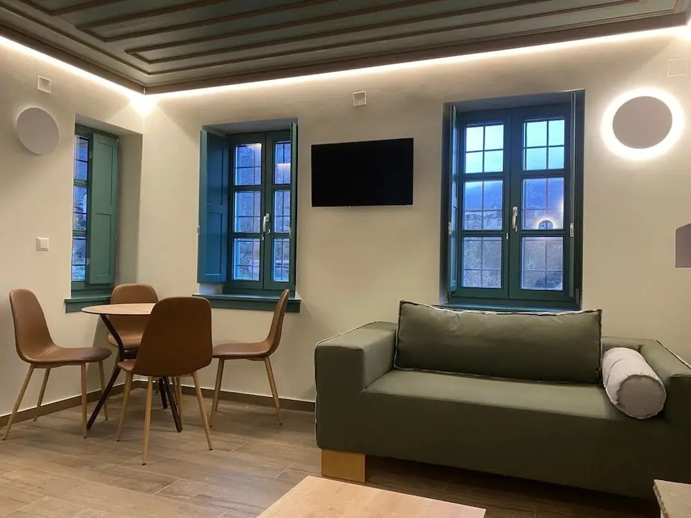 MAKRIS Papigo Luxury suites