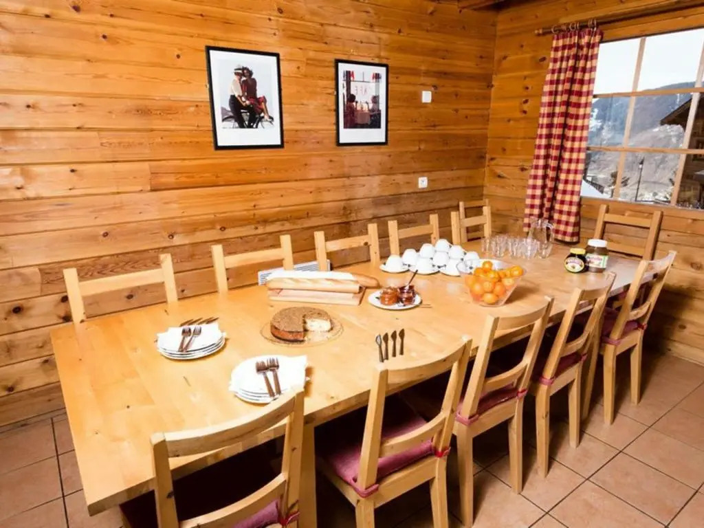 Chalet mitoyen traditionnel 12 personnes avec WiFi à La Tania - FR-1-513-61
