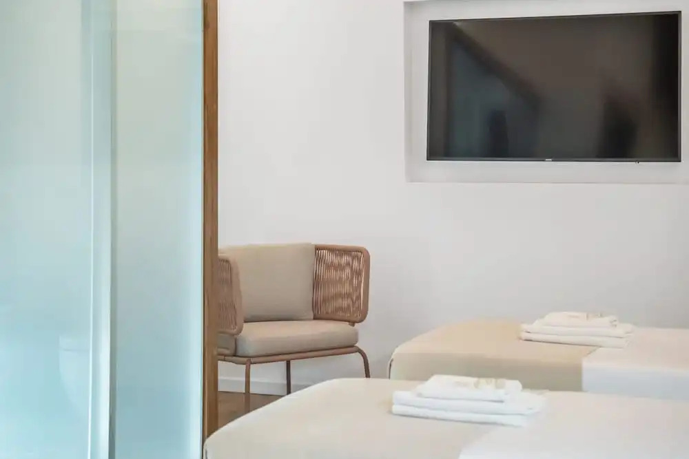King David Suites 102 by Homie