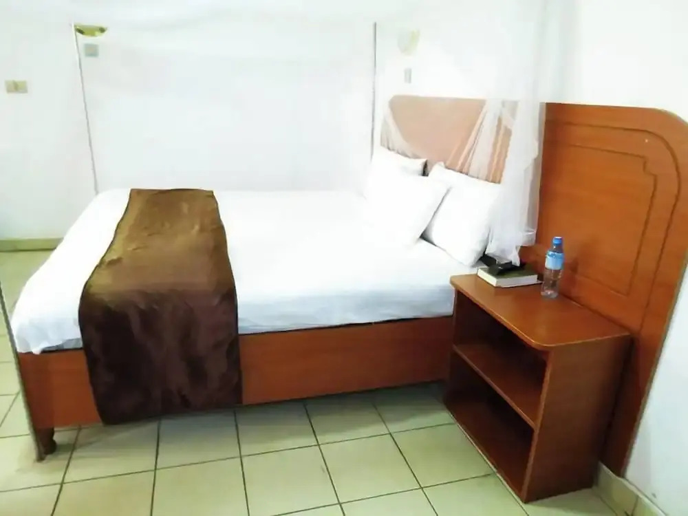 Kim's Breeze Hotel Ltd and Choma Zone