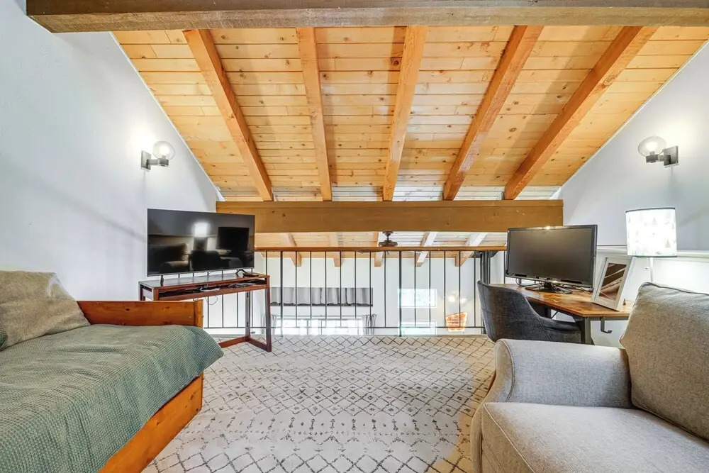 Steps to Lake: Scenic Carnelian Bay Retreat