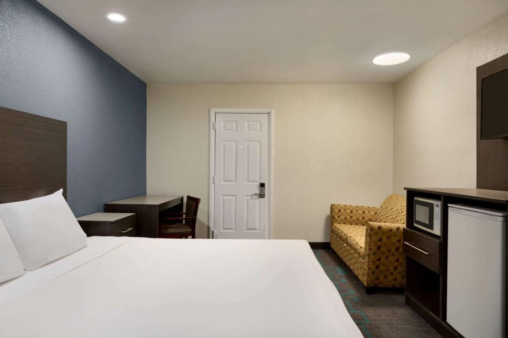 Days Inn by Wyndham Lawton