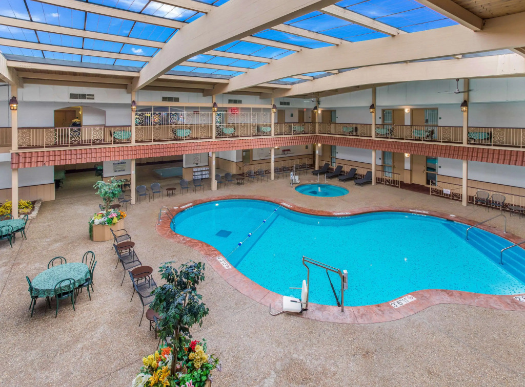 Quality Inn & Suites Green Bay Downtown