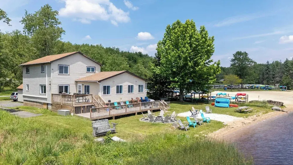 The Lake Life by Avantstay Lakefront + View + Hot Tub