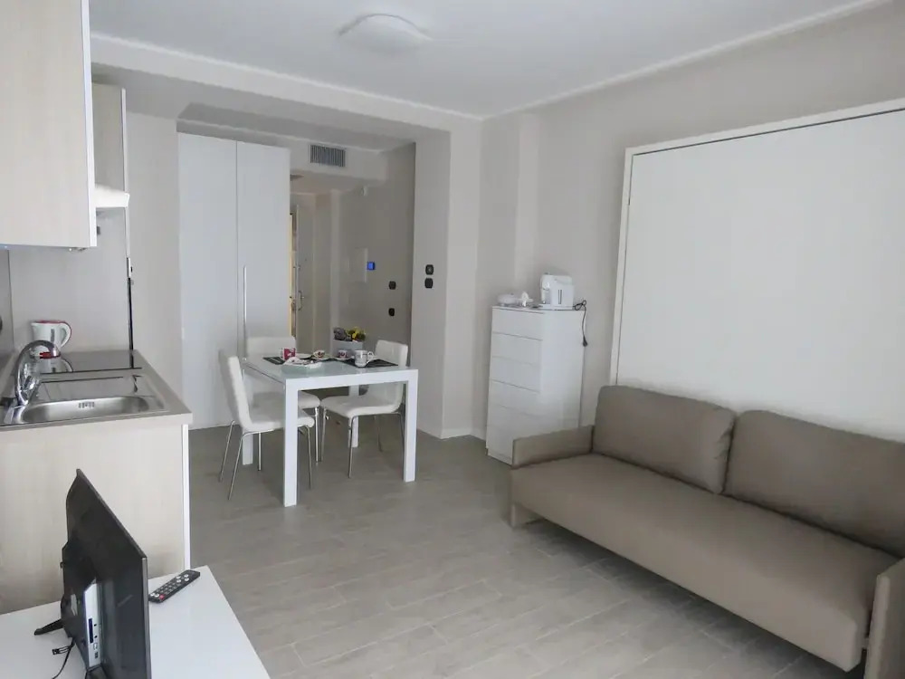 Lake Como Apartments