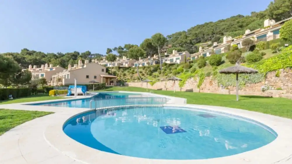 Apartment - 4 Bedrooms with Pool - 107696