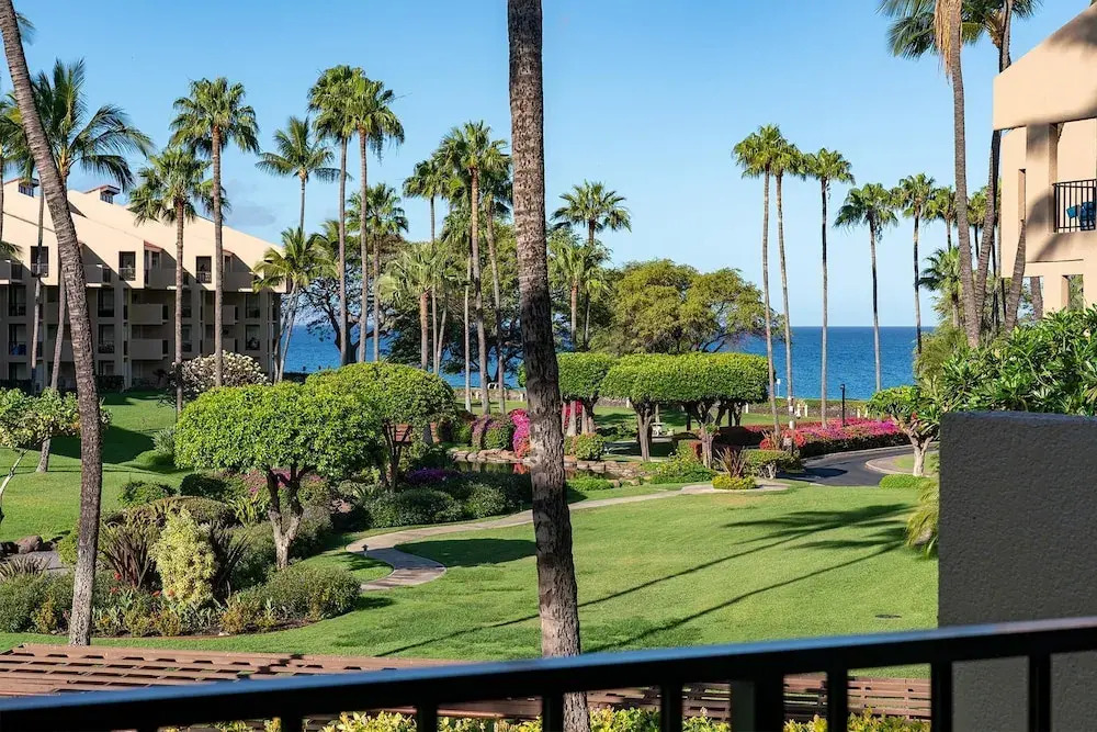 Kamaole Sands 2-204 - Dramatic Ocean and Courtyard Views, 1bd / 2ba, AC, Wi-fi