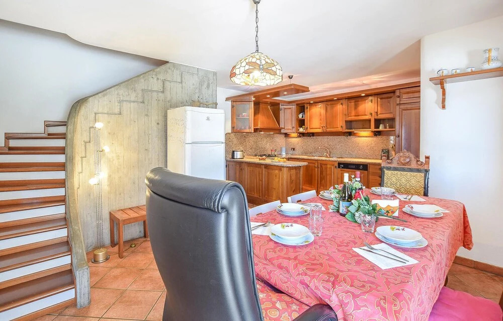 2 Bedroom Stunning Home In Luino