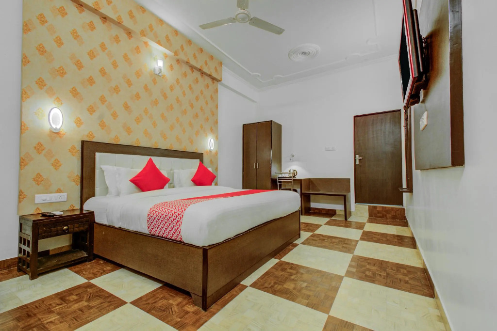 Capital O 16579 Hotel Dream Palace