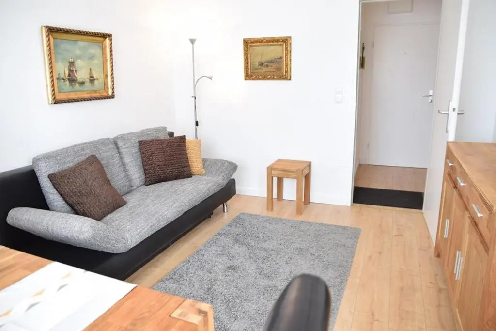 Die 2 Zimmerwohnung mit Balkon liegt in der 1 Etage und ist ideal für 2 bis 3 Personen