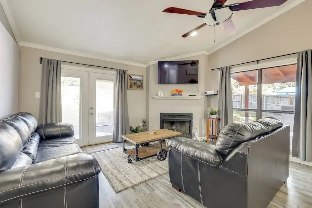 Private Pool & Hot Tub: Dog-friendly Live Oak Home
