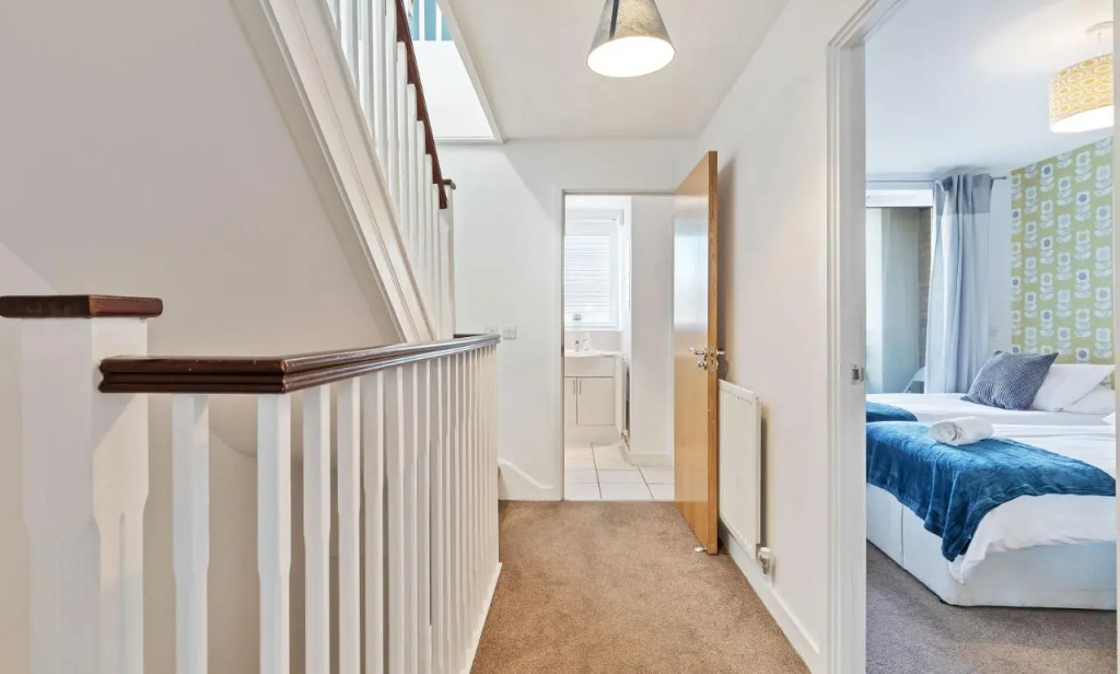 Central Big House | Large Group House | 4 Bedrooms 3 Bathrooms | Roof Terrace | City Centre