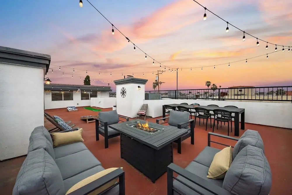 Belmont Shore Retreat Rooftop Lounge, Putting Green & Near 2nd Street Beaches