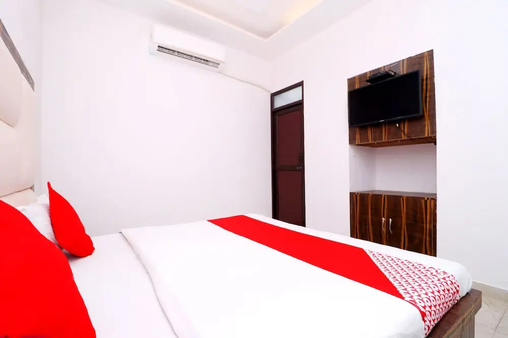 Hotel Red Velvet Inn by OYO Rooms