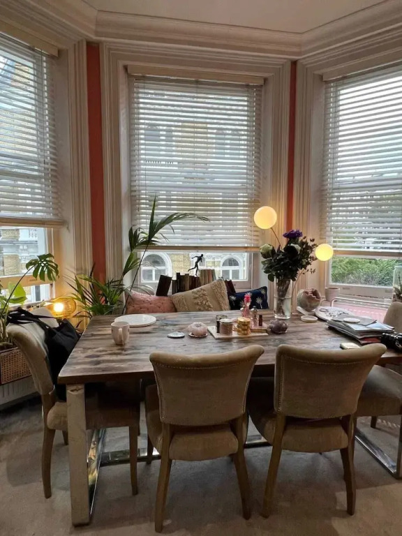 Colourful and Stylish 1 Bedroom Flat in Kensington