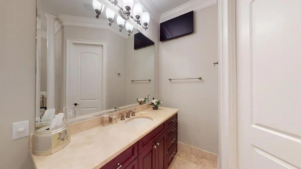 9 Promontory Ct