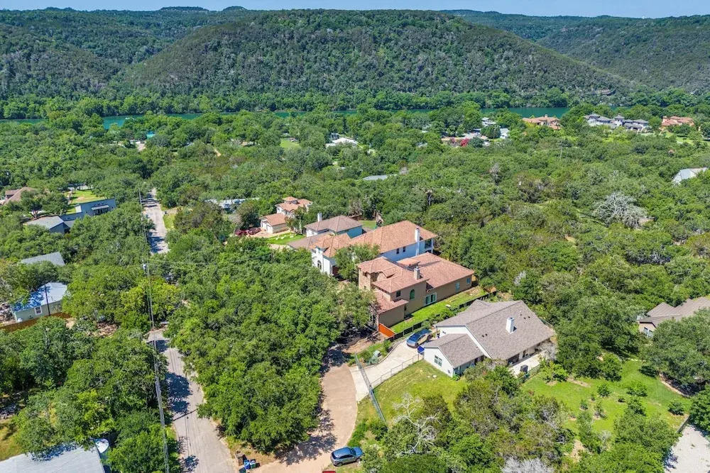 Walk to Boat Launch: Stylish Austin Gem