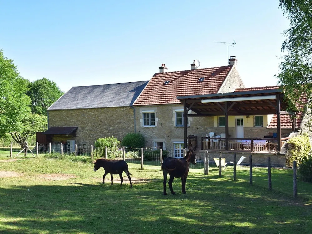 Holiday Home Vault-de-Lugny near Forest