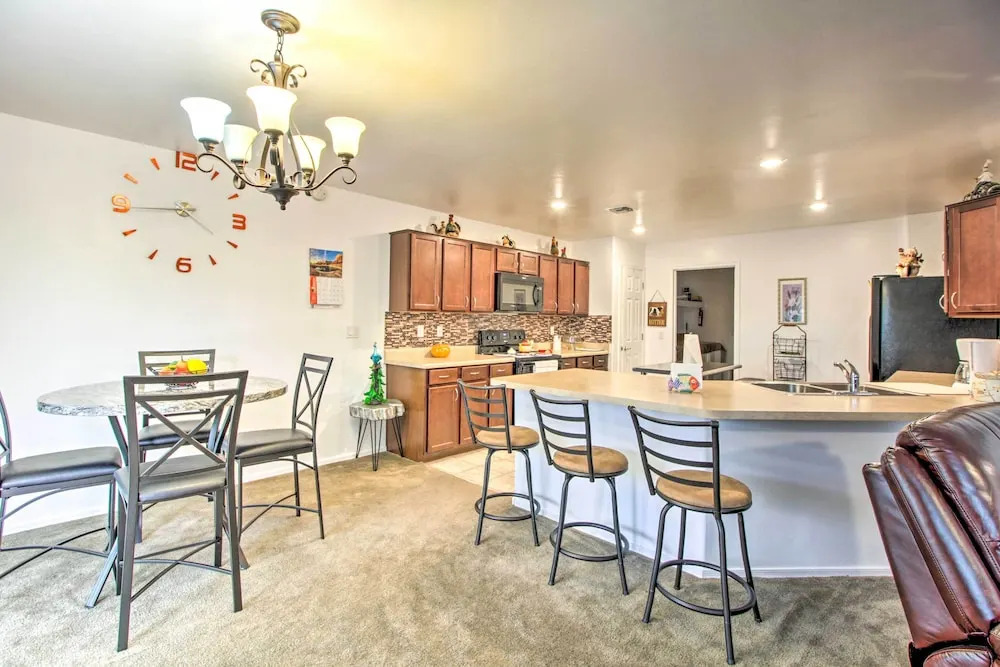 Sunlit Tucson Escape w/ Patio ~ 10 Mi to Dwtn!