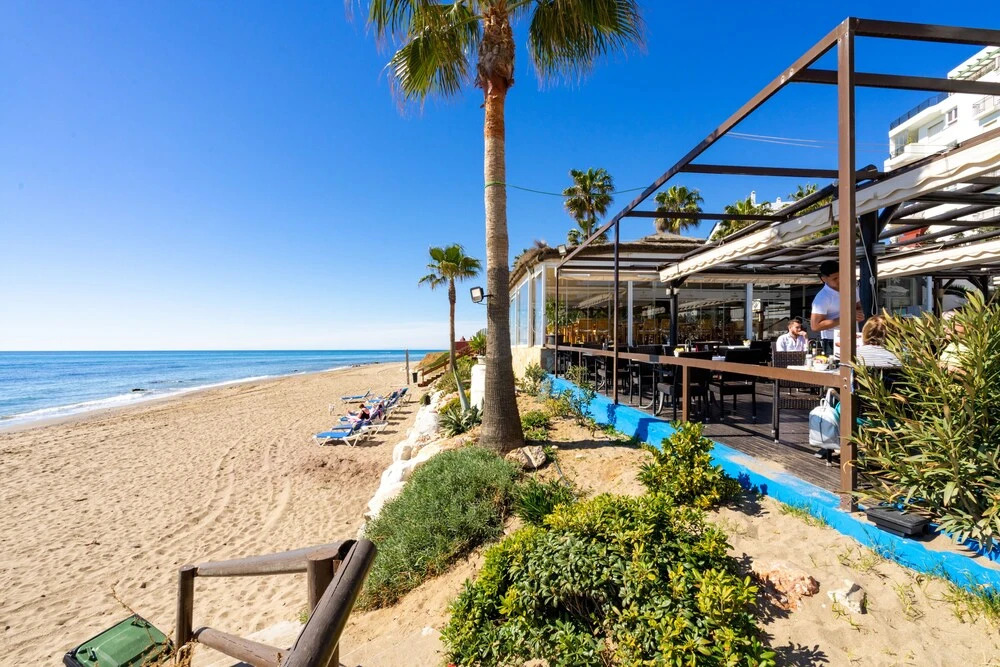 Beachside Apartment with Garden Ref 89