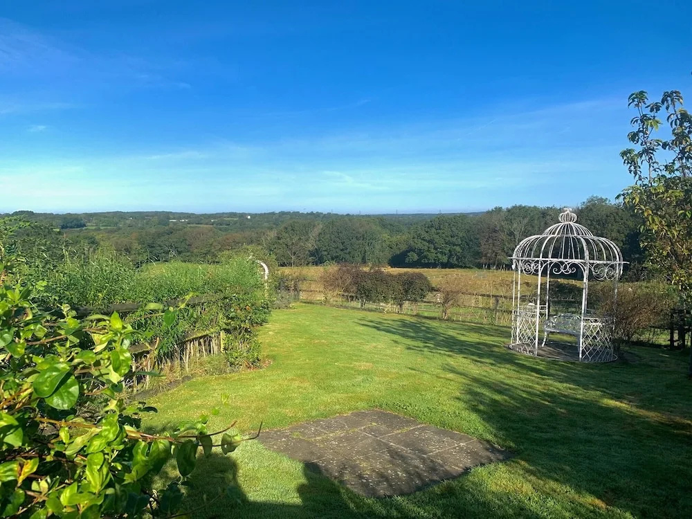 The Estate - 11 Bed - Sleeps 22 - Private Garden
