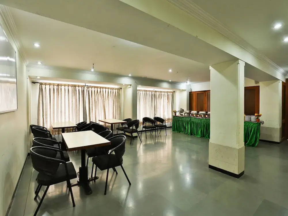 OYO 14235 Hotel Ostria