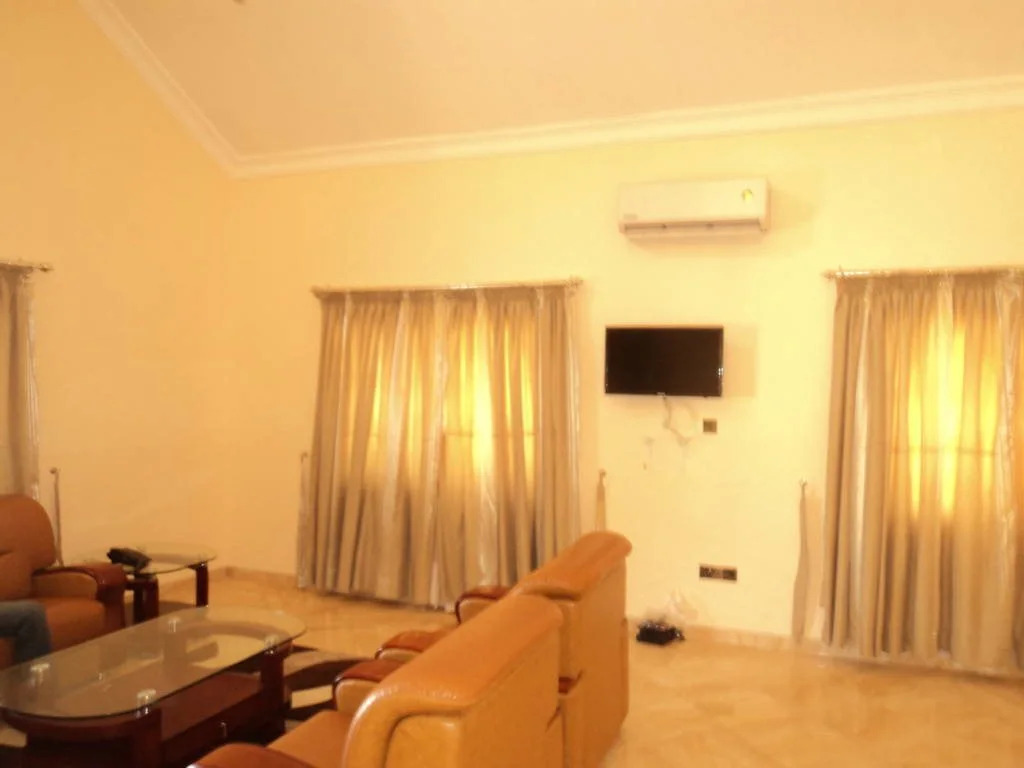 Pebble Pine Hotel