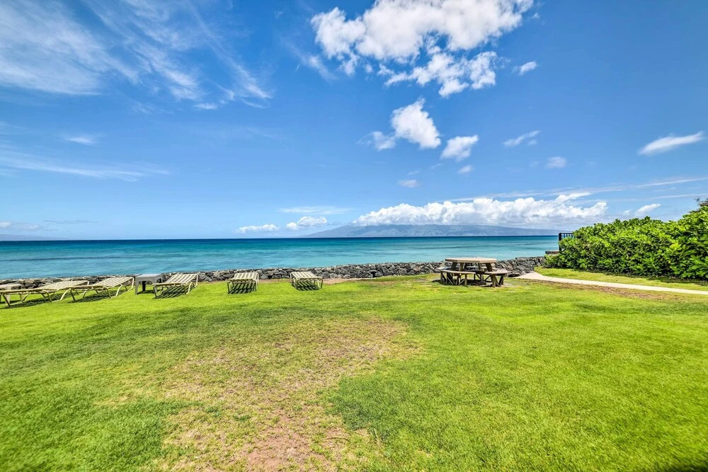 Beachfront Condo: Sunset Views & Pool Access!
