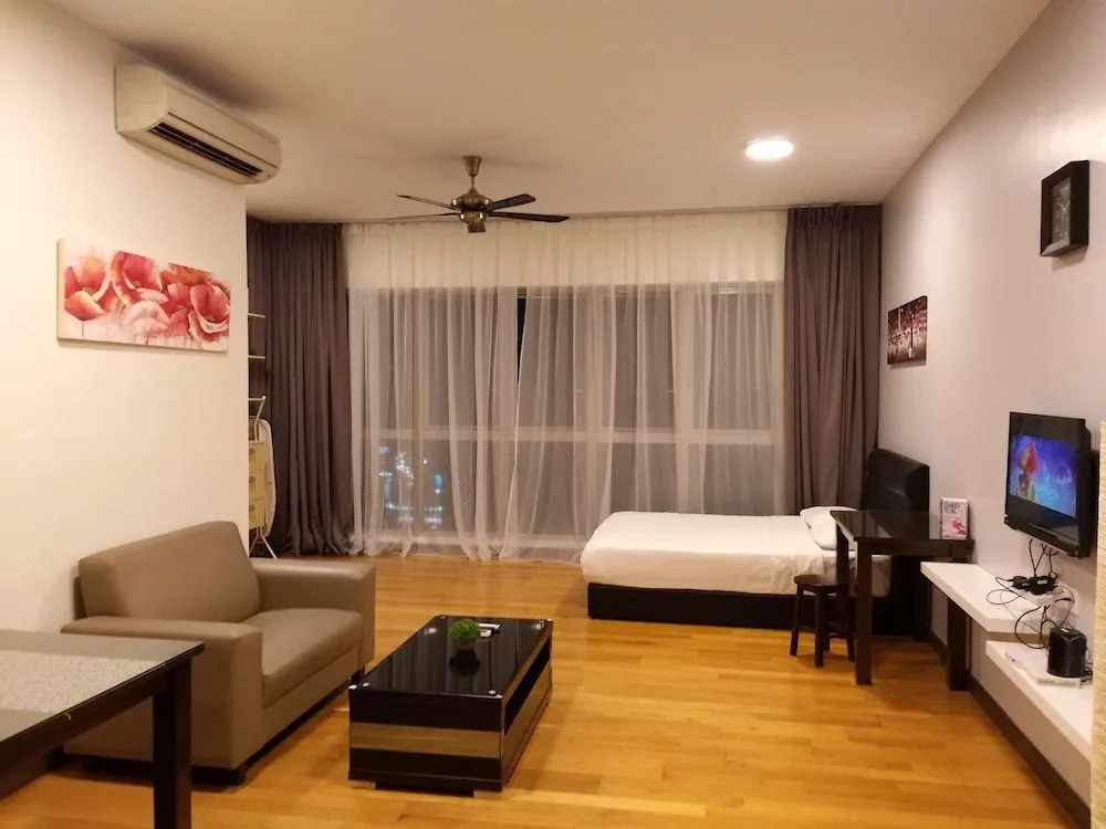Regalia Residence at KLCC View Sky Pool by KC