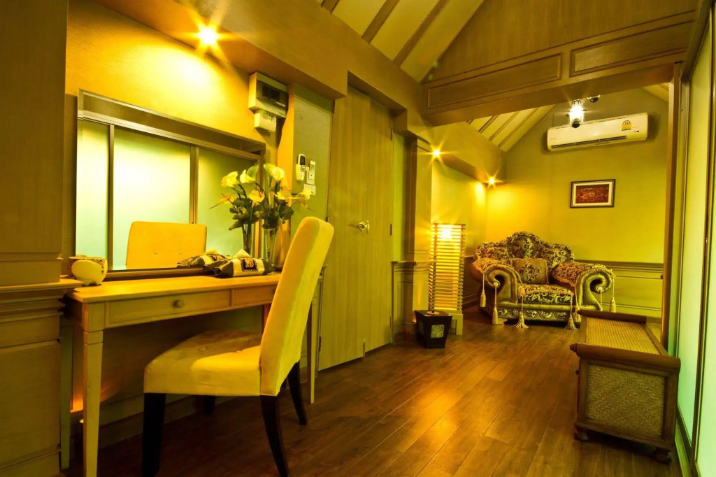 Khum Jao Luang boutique