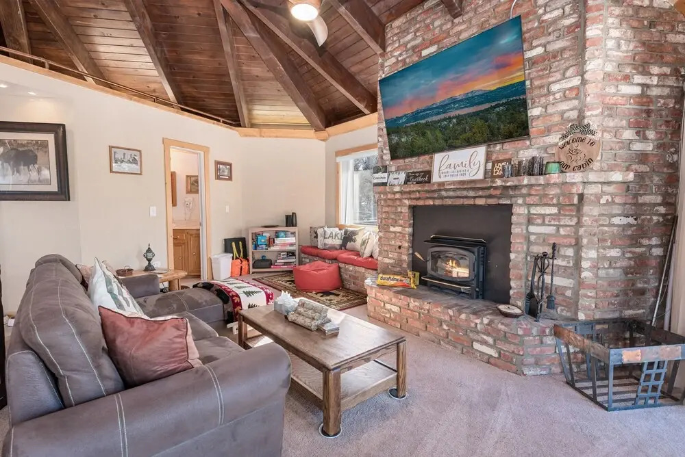 Hexagon Mountain Retreat - Unique Hexagon Cabin With A Hot Tub! 3 Bedroom Home