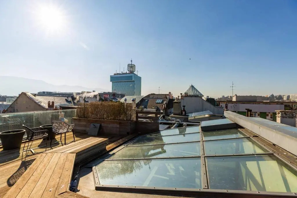2BD Modern Apartment in Geneva Center with Rooftop by GuestLee