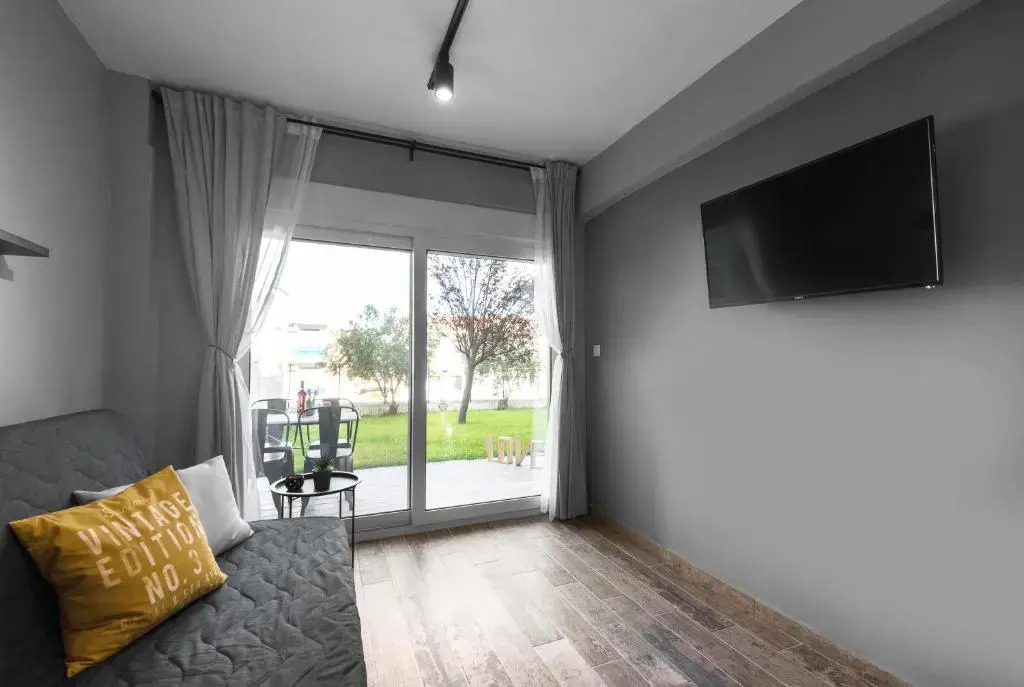 "LouLenny's aRt" BoutiQue Homes in HalkiDiki, vol 1