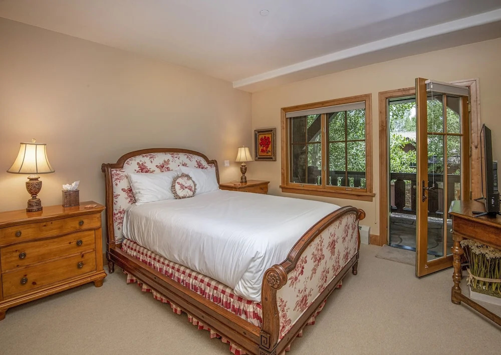 40 Goshawk 5 Bedroom Home by RedAwning