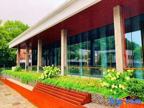 Hust Academic Exchange Service Center