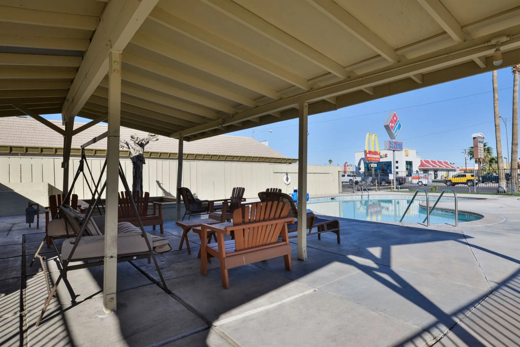 Crown Motel