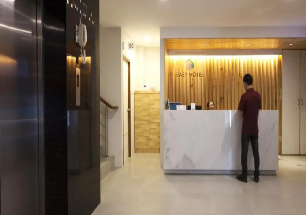 Easy Hotel