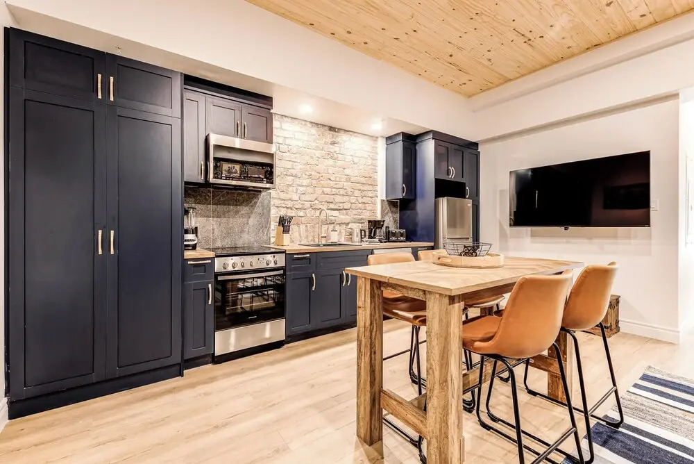 Historic Two Bedroom Facing Parliament